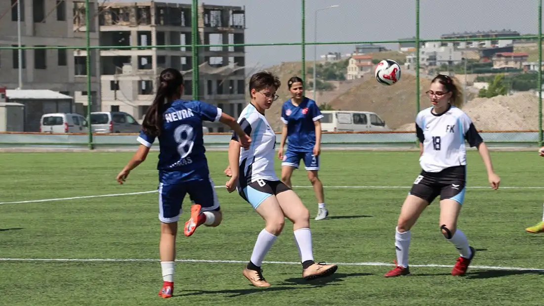 Kayseri’de 5x5 Futbol Gençlik Kupası Bölge Finali Başladı