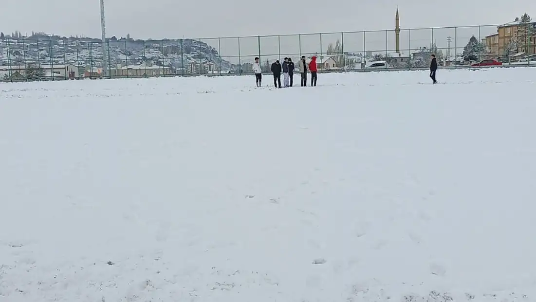 Kayseri’de Amatör maçlara kar engeli