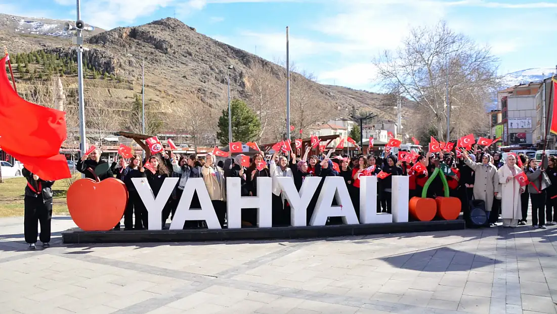 Yahyalı’da “İlk Ders: Bayrak Sevgisi” yürüyüşü