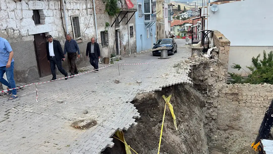 Yeşilhisar’da Heyelan: Bir Sokak Trafiğe Kapatıldı
