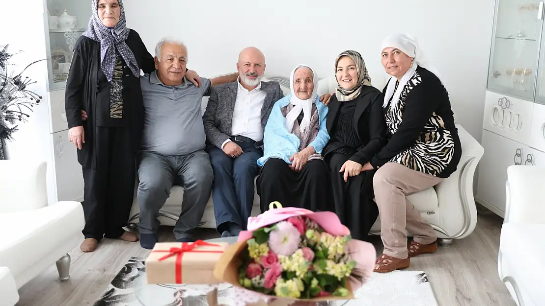109 yaşındaki Şemsi Kılıç'a anneler günü ziyareti