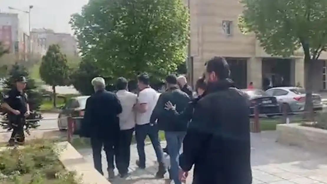 23 Nisan'a damga vuran eylem: 'Puta tapmayın'