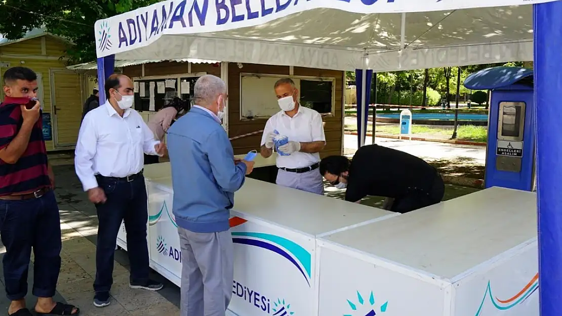 Adıyaman Belediyesi maske dağıtımı yaptı