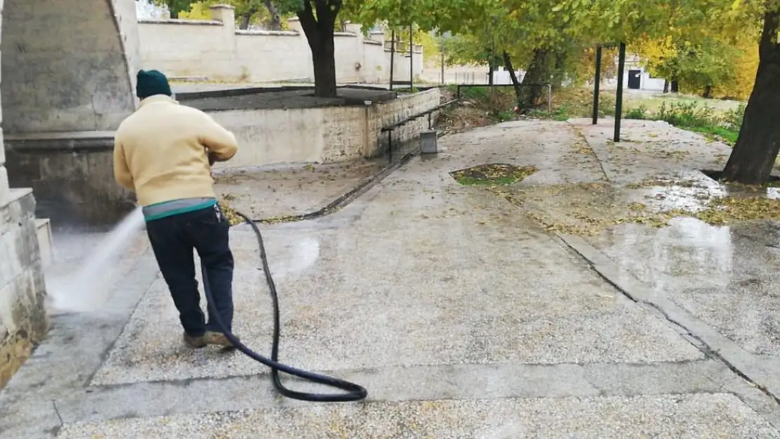 Adıyaman Belediyesi, Türbeleri ve Çeşmeleri Temizledi