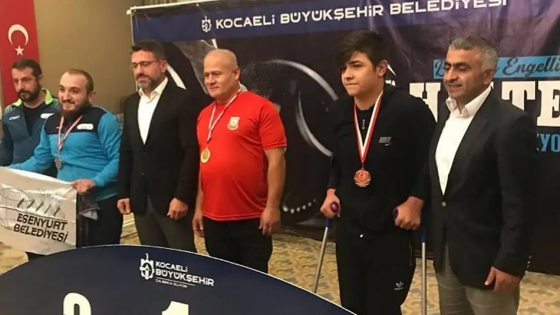 ALKIŞLAR ENGEL TANIMAYAN BÜYÜKŞEHİR SPORCULARINA