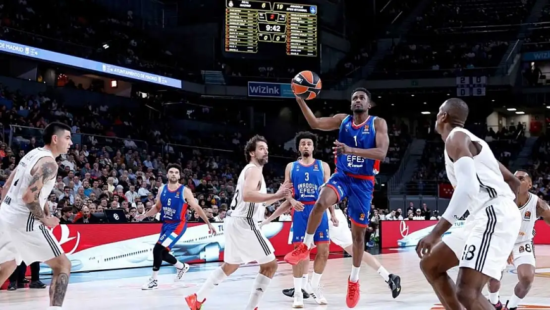 Anadolu Efes, Real Madrid'i yendi