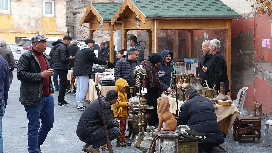 ANTİKA PAZARI YİNE FARKLI YİNE CANLI