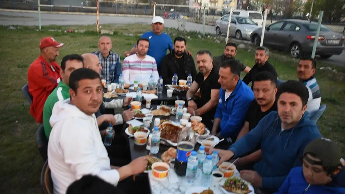 Argıncıkspor camiası iftarda bir araya geldi