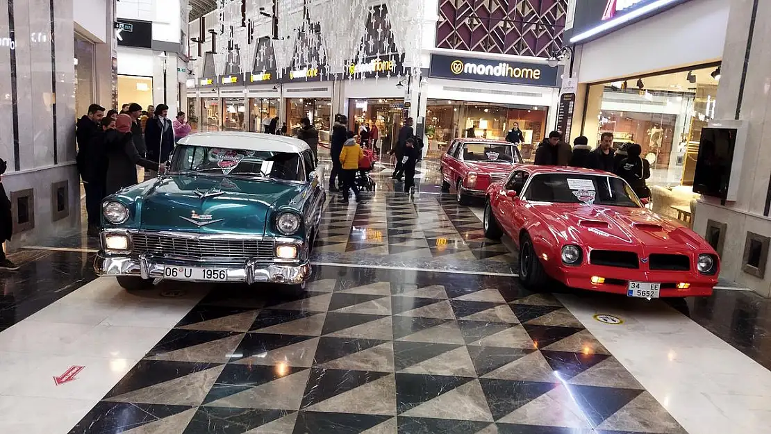 AVM'DE OTOMOBİL TURU