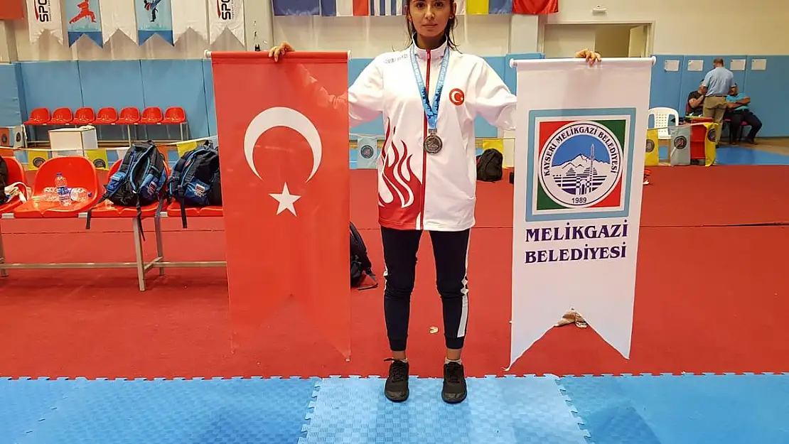 AVRUPA İKİNCİSİ SPORCUDAN ASKER SELAMI