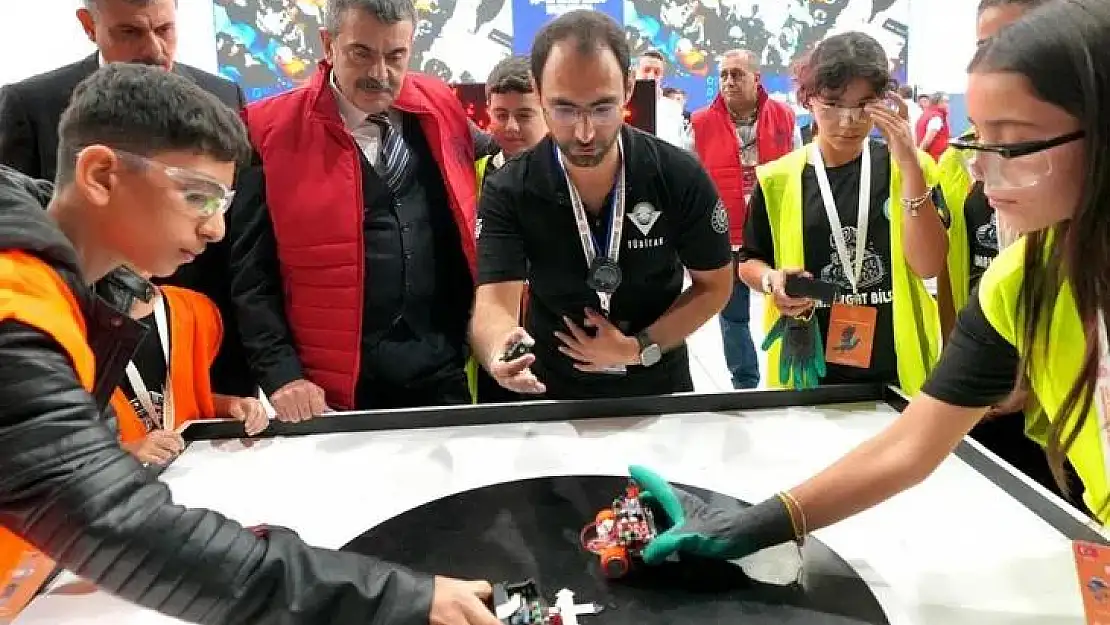 Bakan Tekin, MEB Robot Yarışması'nda