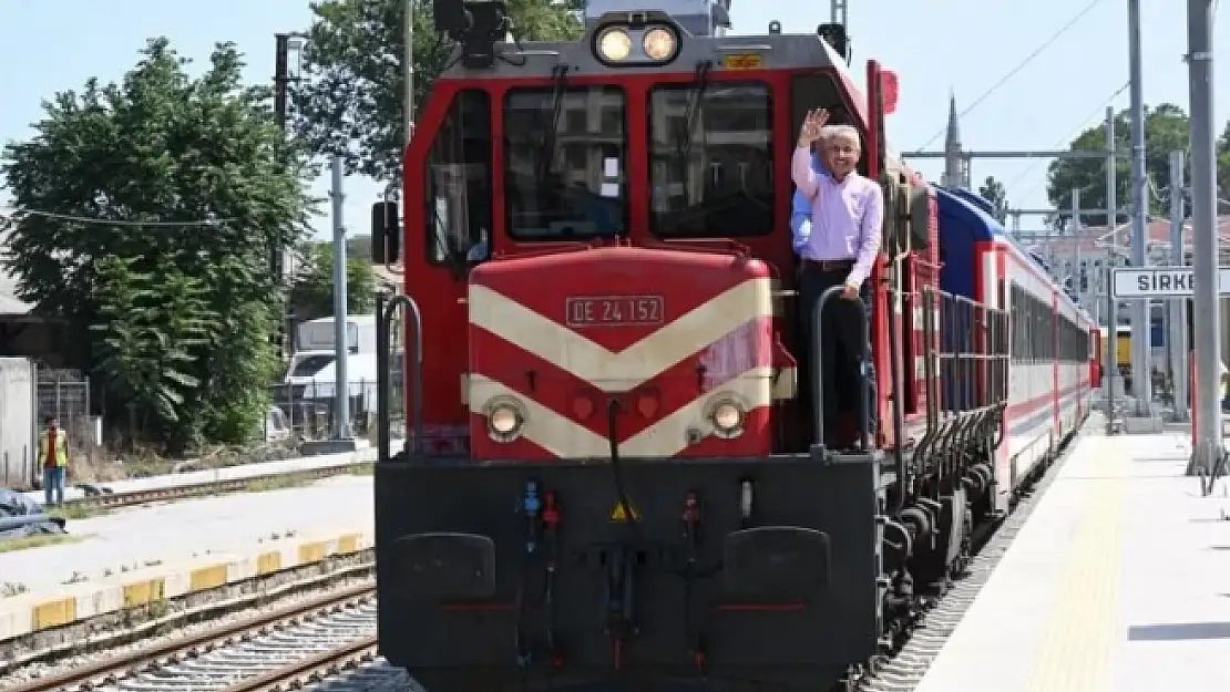 Bakü-Tiflis-Kars Demiryolu Hattı yeniden açıldı