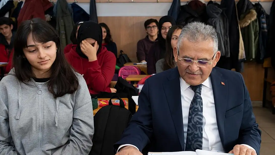 Başkan Büyükkılıç: 'LGS'ye girecek 1000 öğrenciye ücretsiz kurs verdik'