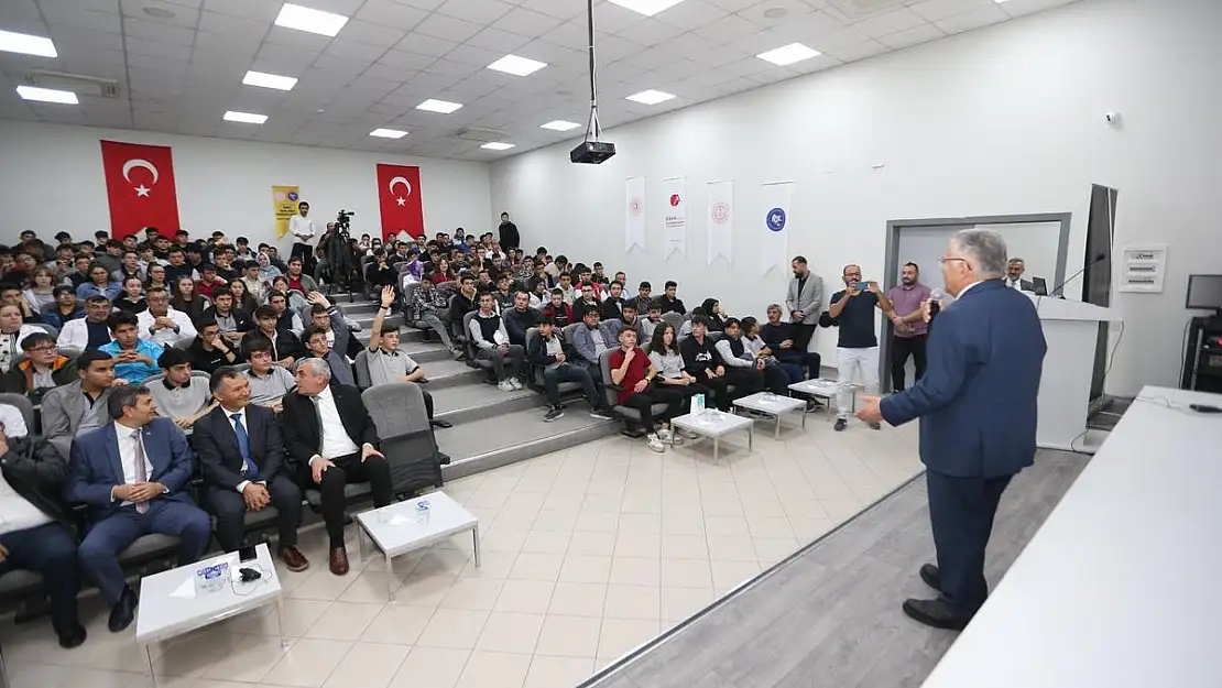 Başkan Büyükkılıç, meslek lisesi öğrencileriyle tecrübelerini paylaştı