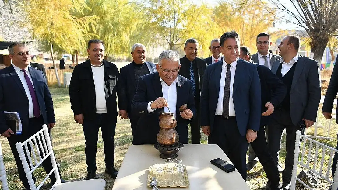 Başkan Büyükkılıç, Soysallı'da Çay Demledi