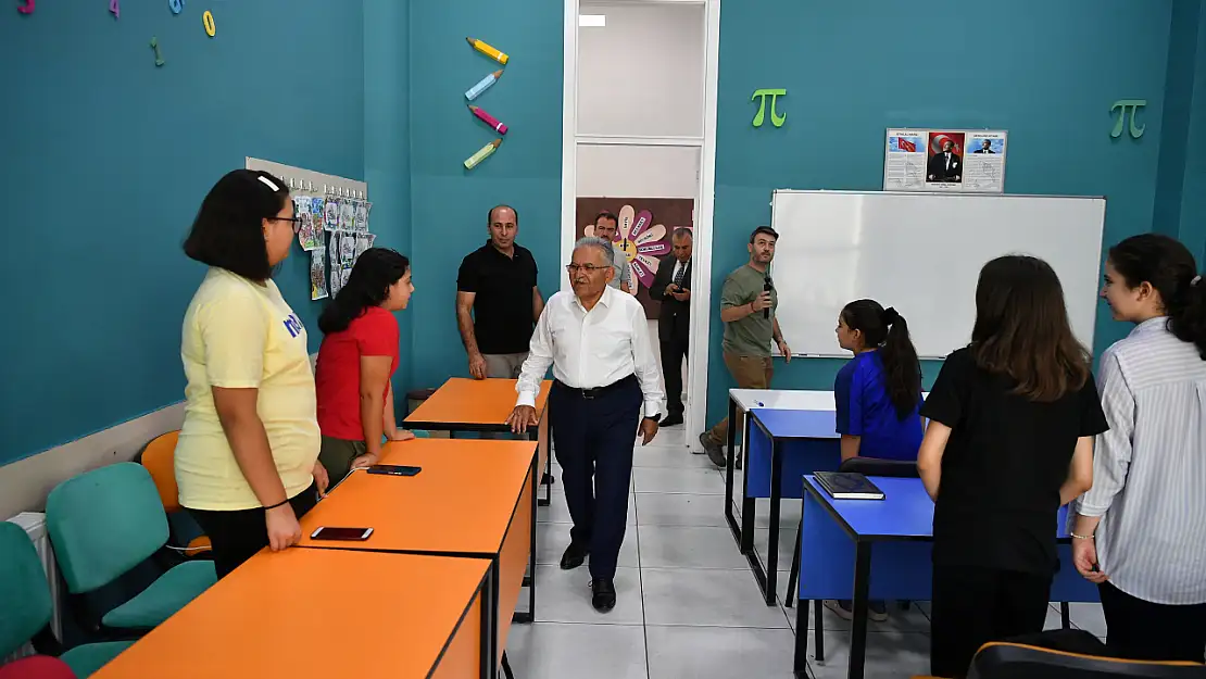 Başkan Büyükkılıç, Talas yaz okulu öğrencileriyle bir araya geldi