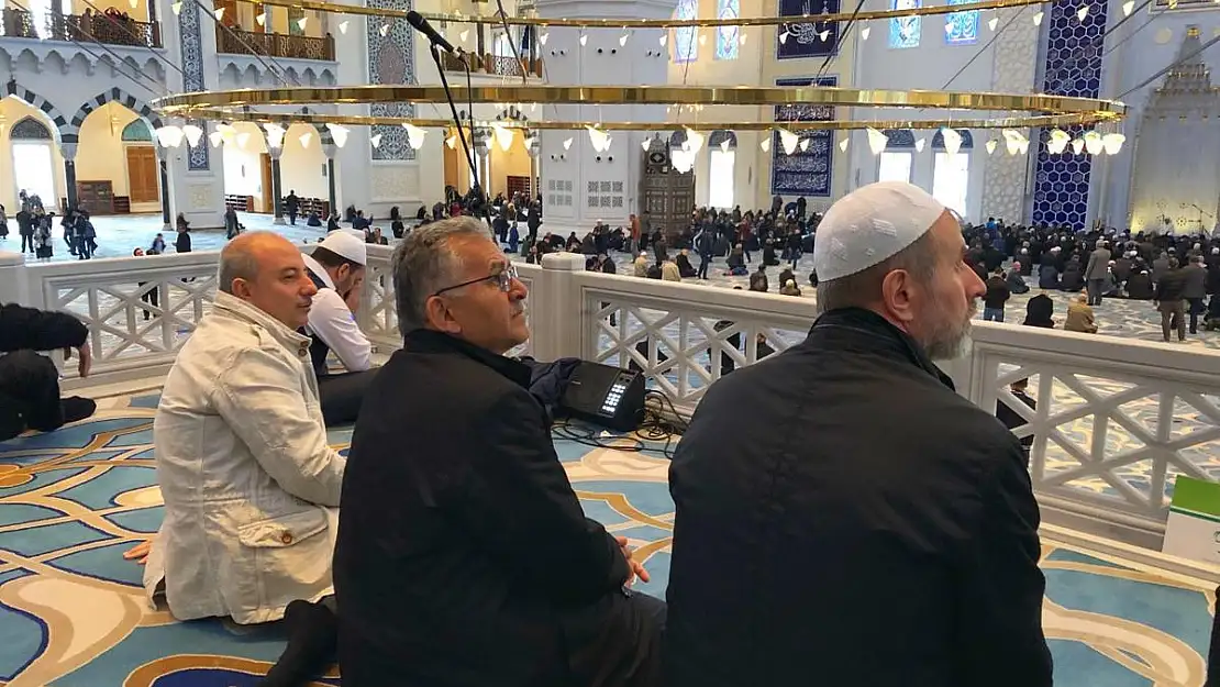BAŞKAN BÜYÜKKILIÇ'TAN ÇAMLICA CAMİİ'NDE İNCELEME