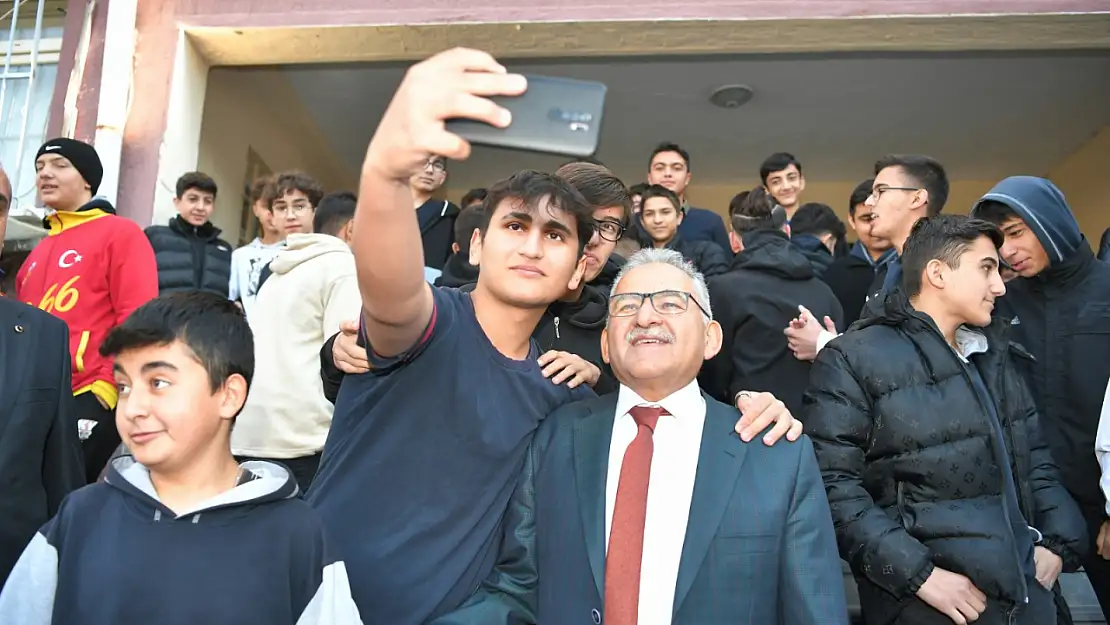 Başkan Büyükkılıç'tan Öğrencilere Ulaşım Kartı desteği müjdesi