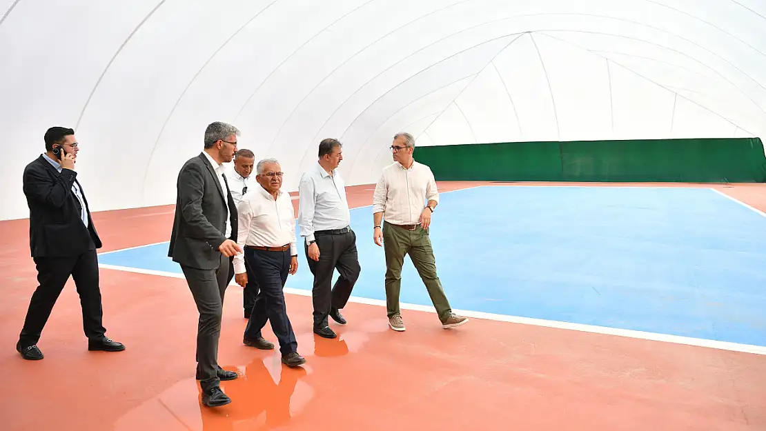 Başkan Büyükkılıç, Tenis Kortlarında Üzeri kapatılan Çalışmaları inceledi