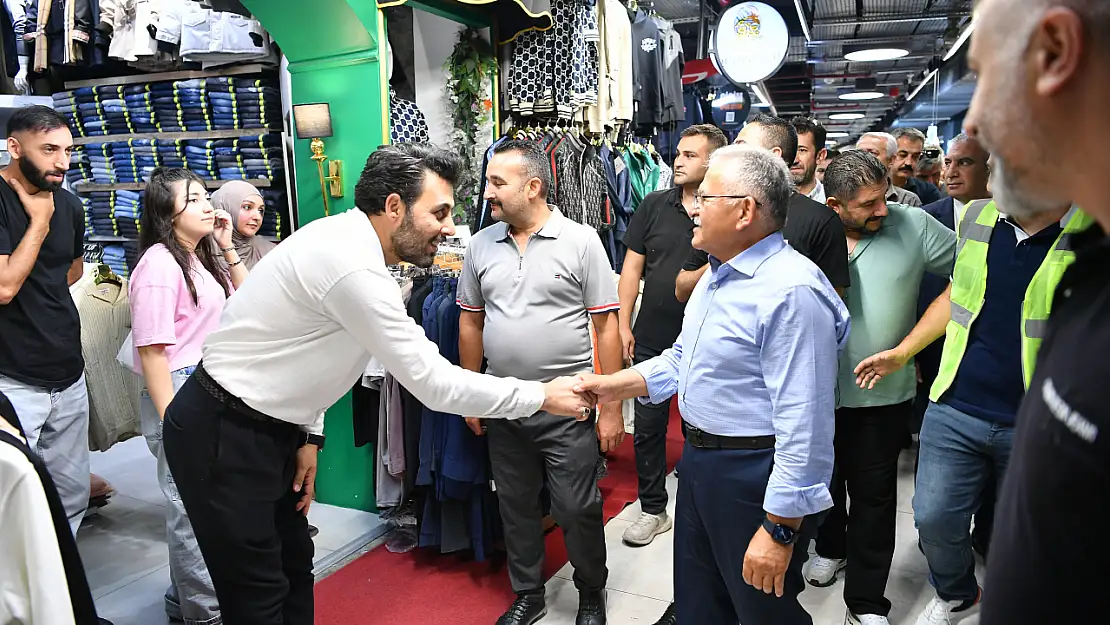 Başkan Büyükkılıç, yeraltı çarşısı'nda esnaf ve vatandaşlarla buluştu