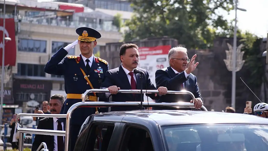 Başkan Büyükkılıç, Zafer Bayramı'nı kutladı