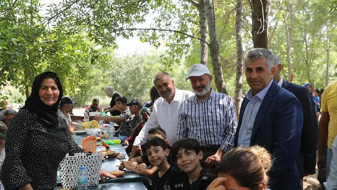 BAŞKAN ÇOLAKBAYRAKDAR, HASANCI VE HÖBEKLİLERLE BİR ARAYA  GELDİ