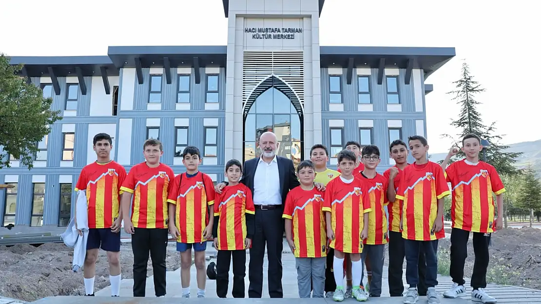Başkan Çolakbayrakdar, kültür merkezi'ni inceledi