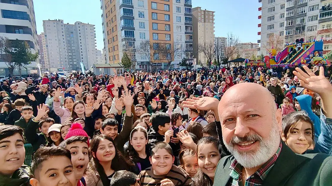 Başkan Çolakbayrakdar yetim çocuklarla bayram sevincini paylaştı