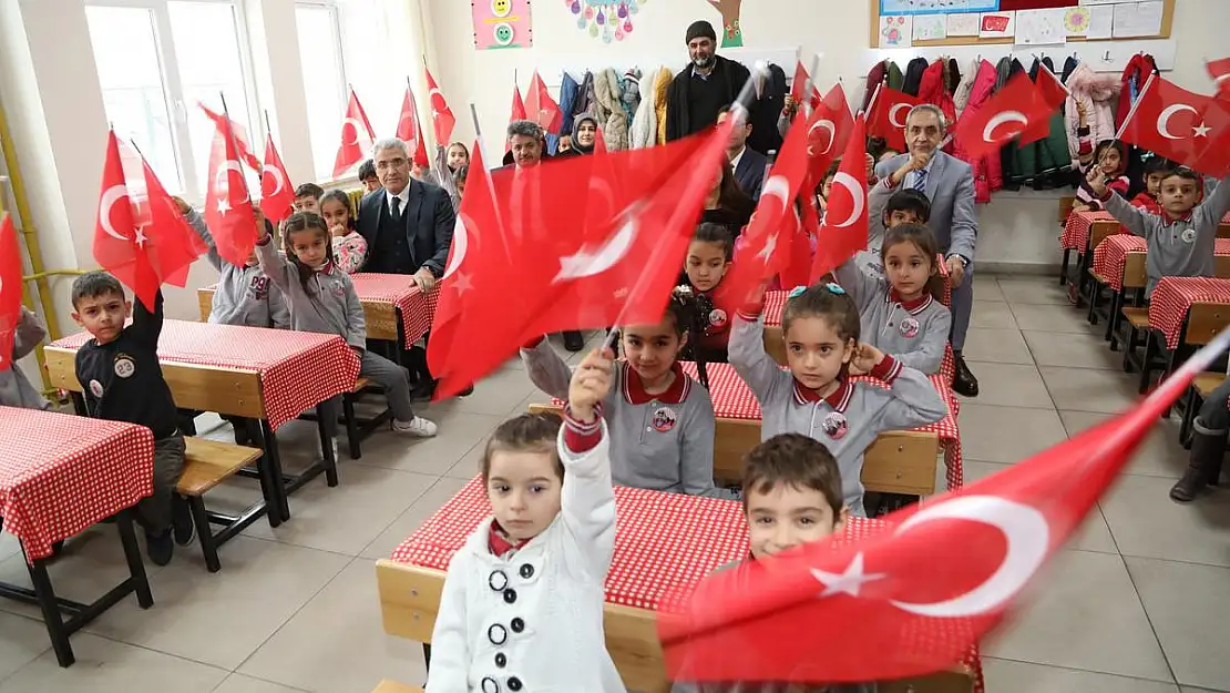 Başkan Güder, Çocukların İlk Karne Heyecanına Ortak Oldu