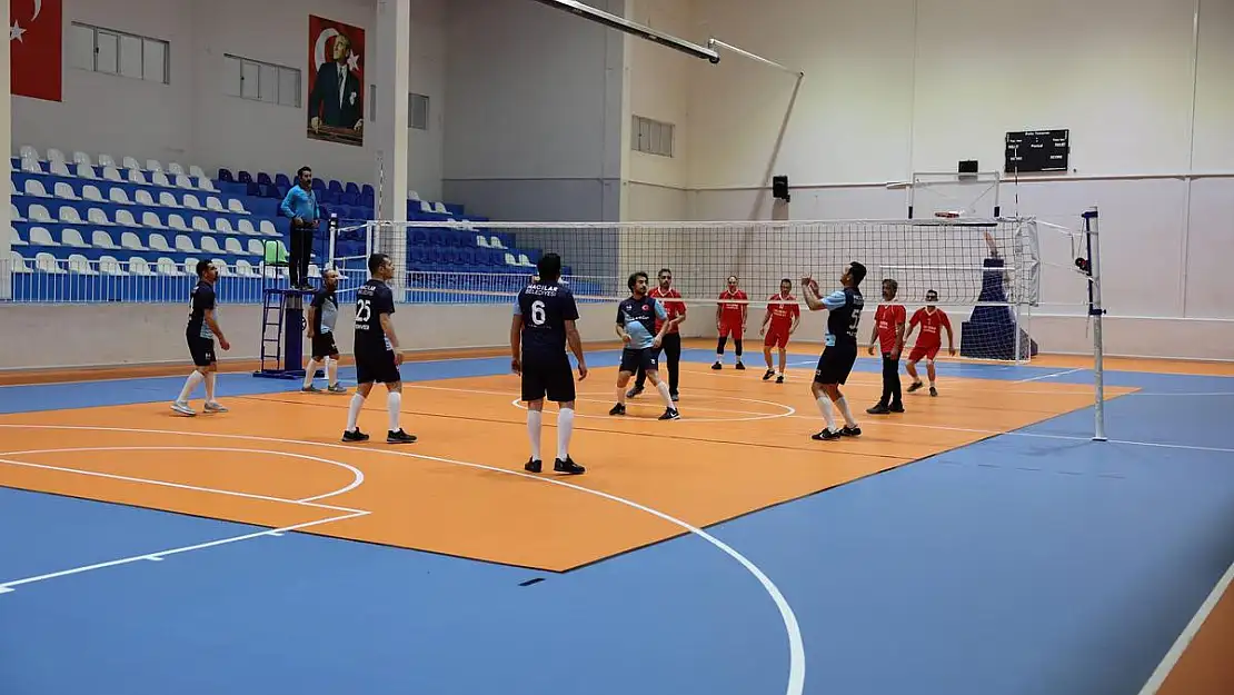 BAŞKAN ÖZDOĞAN, 'HACILAR SPOR SALONUMUZ YENİDEN HAYAT BULDU'