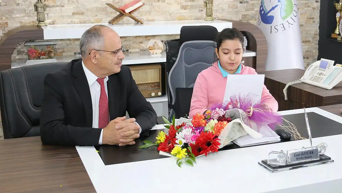BAŞKAN ÖZTÜRK 23 NİSAN'DA ÖĞRENCİLERİ KABUL ETTİ