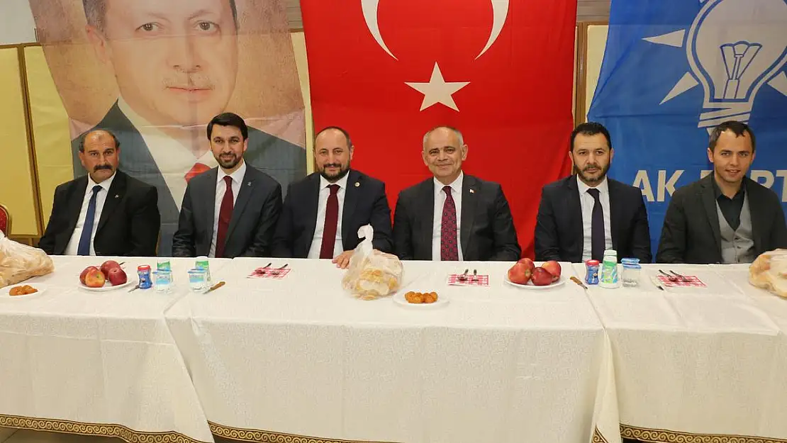 BAŞKAN ÖZTÜRK AK PARTİ TEŞKİLAT MENSUPLARIYLA BULUŞTU