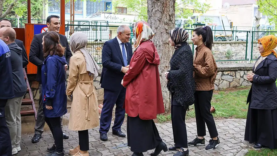 BAŞKAN ÖZTÜRK BELEDİYE PERSONELLERİ İLE BAYRAMLAŞTI