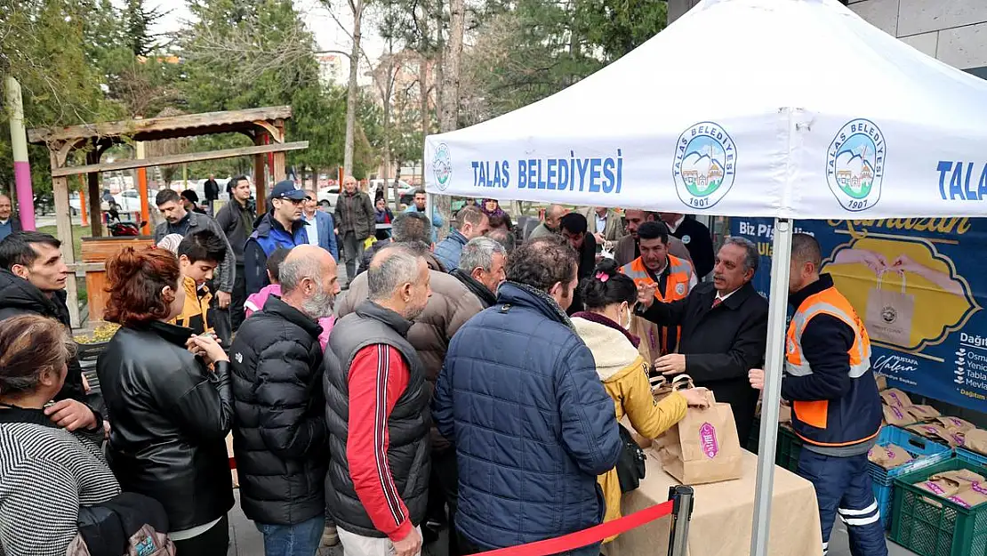 BAŞKAN YALÇIN 'BİZ PİŞİRELİM SİZ ULAŞTIRIN' DEDİ,  YEMEK SERVİSİ YAPTI