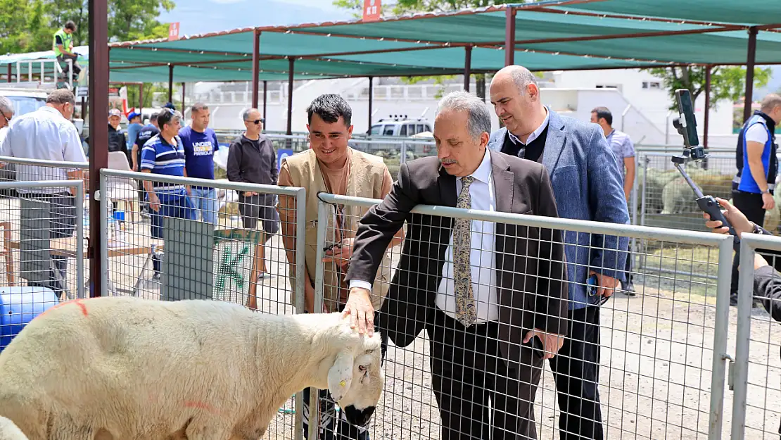 Başkan Yalçın'dan Kurban pazarı ziyareti