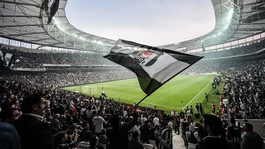 Beşiktaş, St. Patrick's Karşısında Tur için sahada