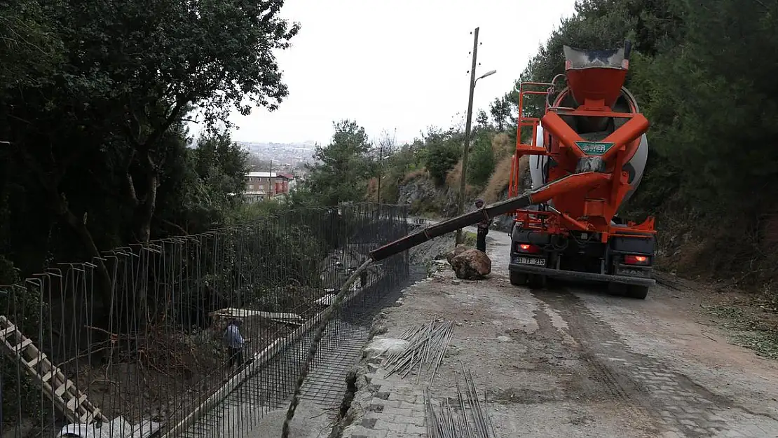 BETON DUVAR ÇALIŞMALARINA DEVAM EDİYOR