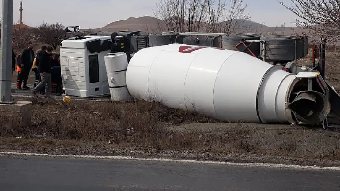 Beton mikseri devrildi1 yaralı