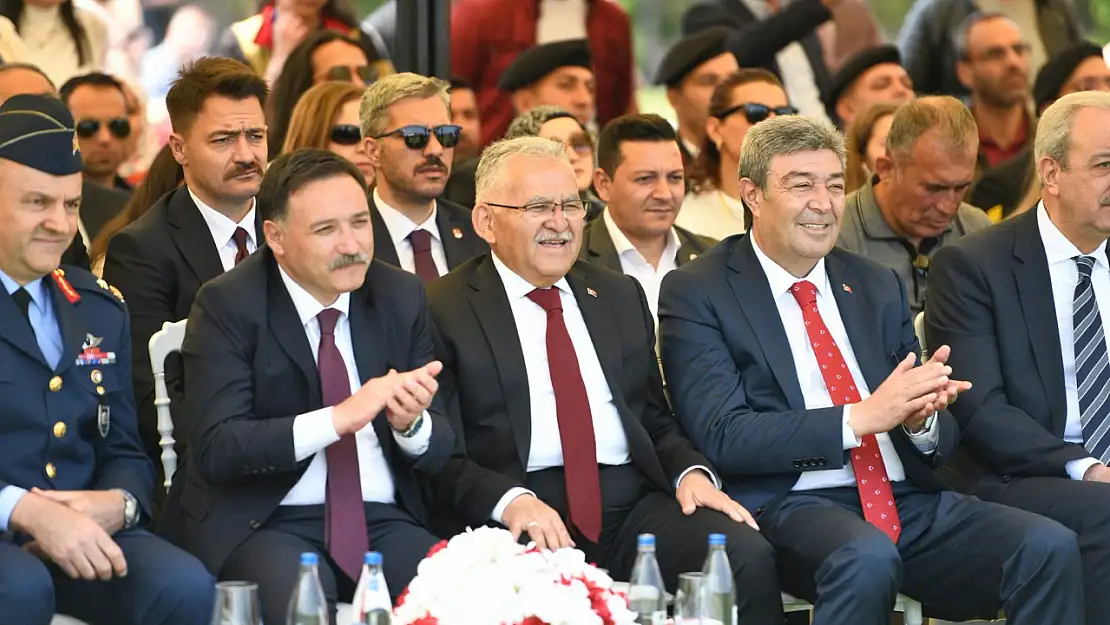 Büyükkılıç, 19 mayıs'ı gençlerle kutladı