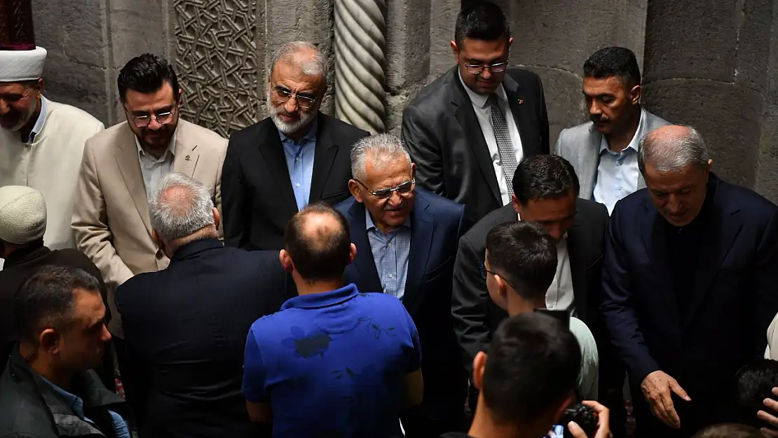 Büyükkılıç, Hunat Camii'nde Bayram namazı kıldı