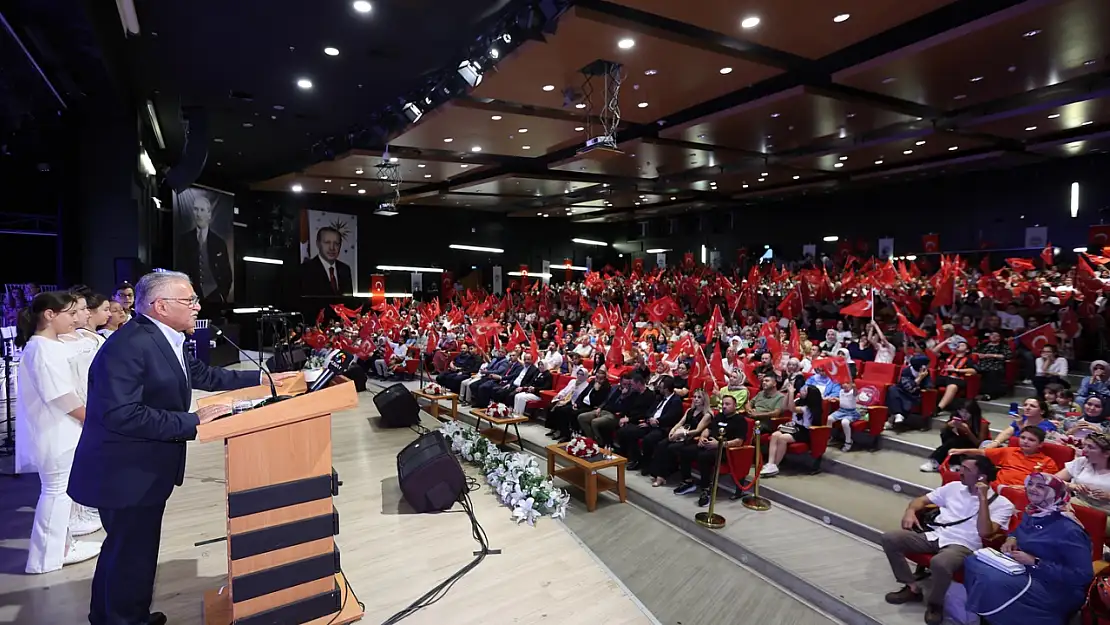 Büyükkılıç, konservatuvar yaz kursları kapanışında öğrencilerle buluştu