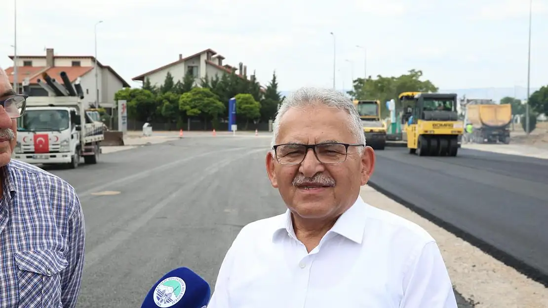 Büyükkılıç Yol Çalışmalarını Denetledi, Asfalt Serdi