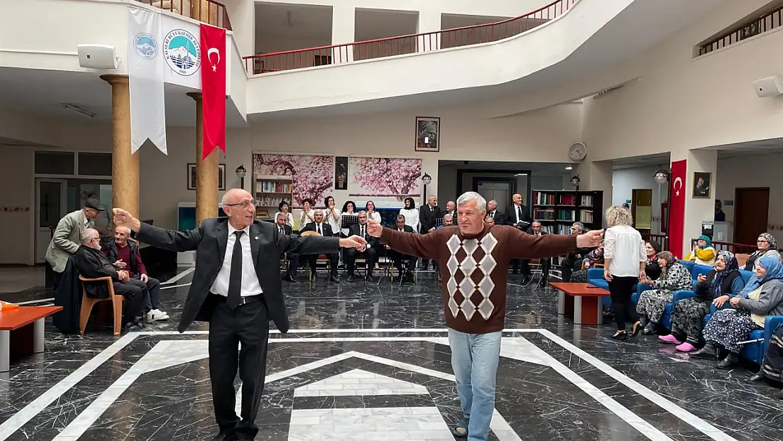 Büyükşehir'in Huzurevi Sakinlerine Nostaljik Müzik Ziyafeti