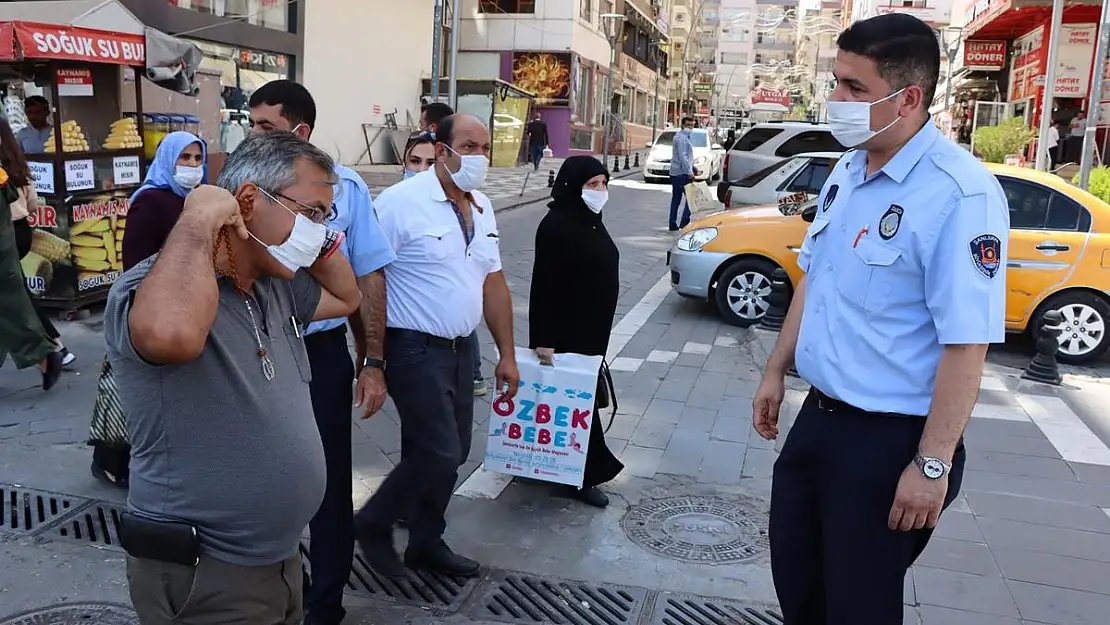 BÜYÜKŞEHİR ZABITA MASKE DENETİMLERİNİ SIKI TUTUYOR