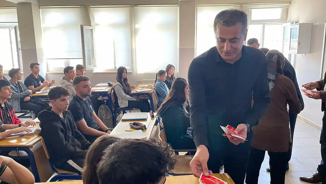 Celal Bayar Anadolu Lisesi'nden 'Ben Temizim, Okulum Temiz' projesi