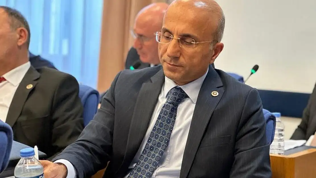 CHP'li Aşkın Genç: 'Esnaf, çiftçi ve sanayici borç batağındayken hükümet müteahhitlerin cebini dolduruyor'
