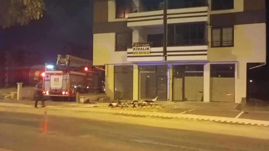 Cinnet geçiren şahıs, evini ateşe verdi