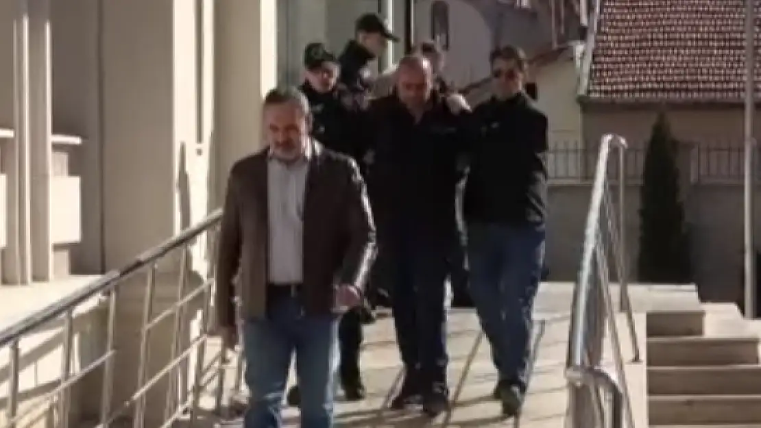 Çöken bina soruşturmasında 6 tutuklama