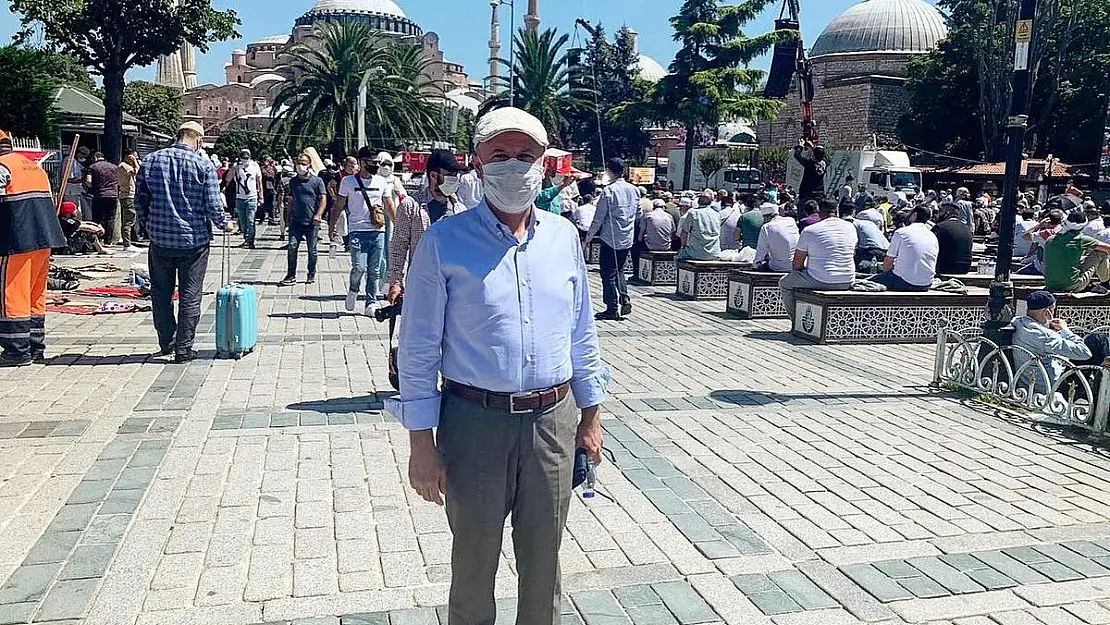 ÇOLAKBAYRAKDAR, AYASOFYA'DA KILINAN İLK CUMA NAMAZINA KATILDI