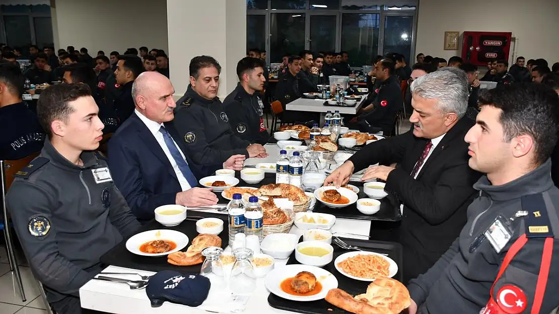 Çolak,Polis Okulundaki iftara katıldı